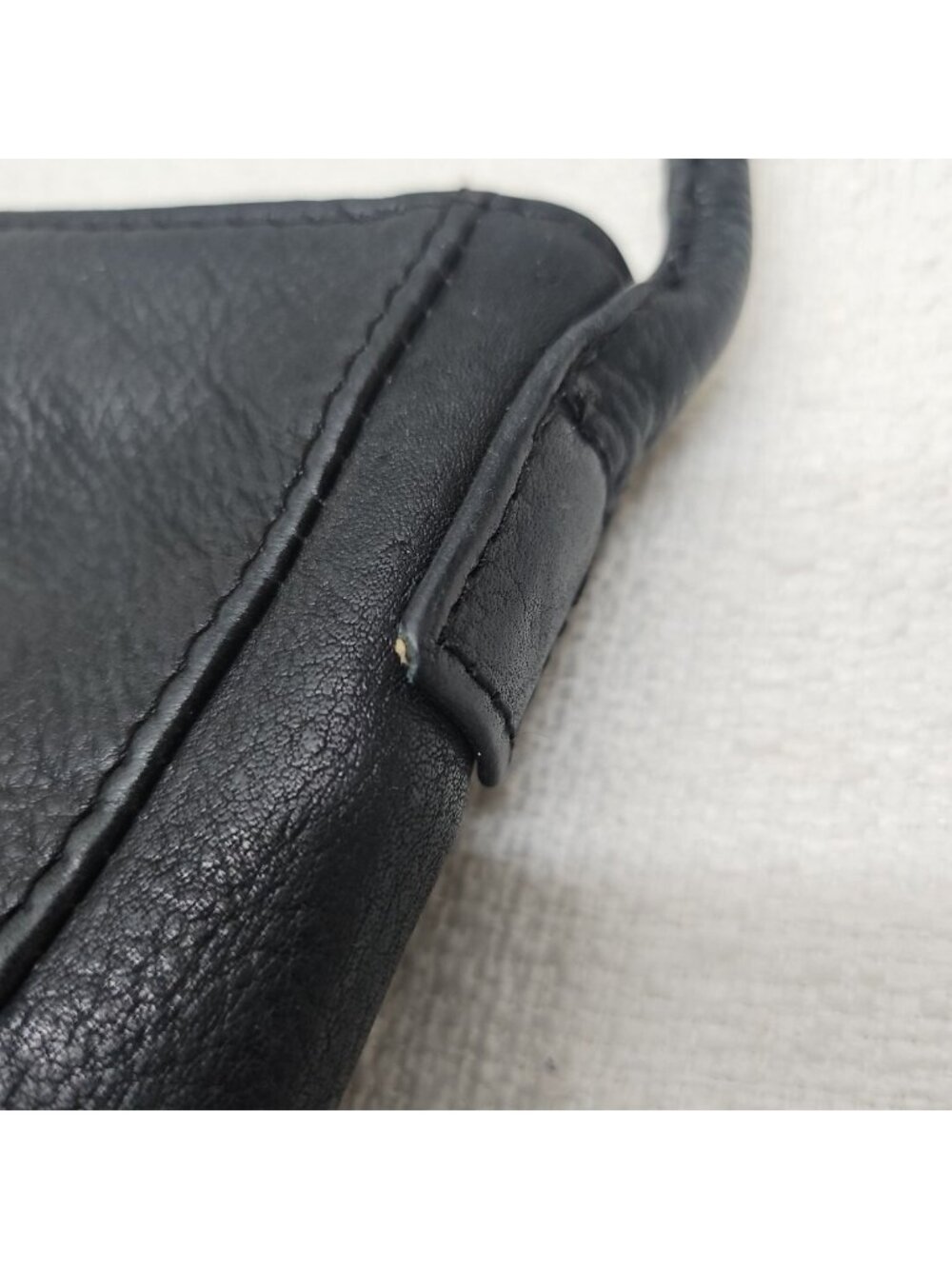 Vintage Fossil Black Leather Crossbody Bag Key Charm Y2K Minimalist - Picture 9 of 16